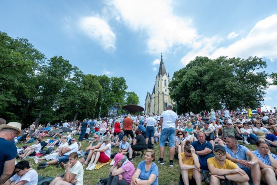Ilustračný obrázok k článku Pred spovednicou sa tvoril rad CELÚ noc: V nedeľu bolo v Levoči takmer 100-tisíc ľudí