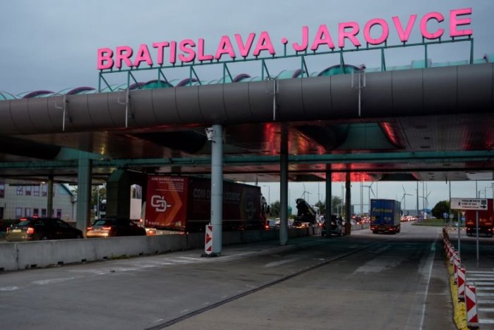 Ilustračný obrázok k článku Polícia si z Rakúska prevzala obvineného muža, ktorý UNIESOL svoje DIEŤA