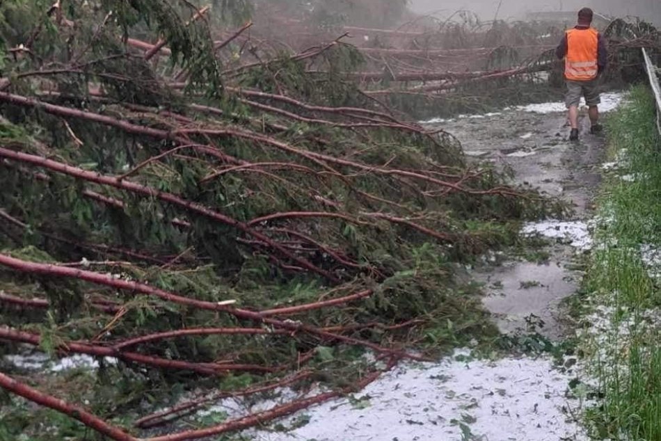 Ilustračný obrázok k článku Horehronie sa spamätáva z NIČIVEJ búrky: Situáciu sme zvládli, tvrdí primátor, FOTO