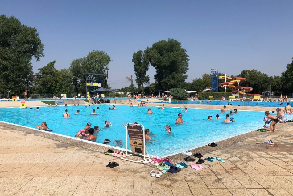 Ilustračný obrázok k článku TRÓPY udreli! O kúpalisko je OBROVSKÝ záujem, otváracie hodiny NEZMENÍ