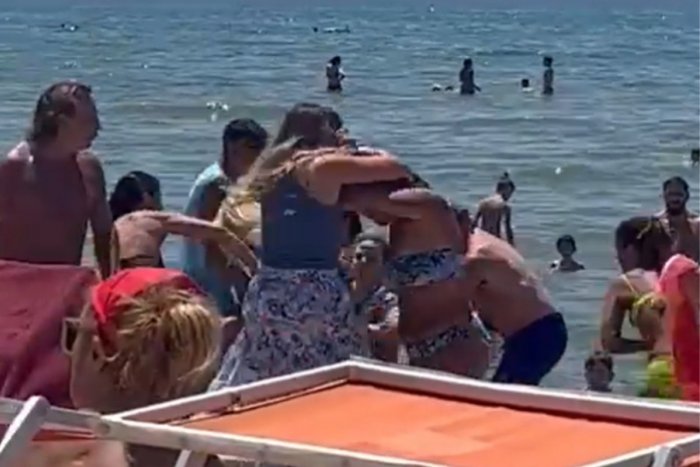 Ilustračný obrázok k článku ŠIALENÉ, čo sa dialo na pláži: BITKA o ležadlá! Zapojili sa aj plavčíci, VIDEO