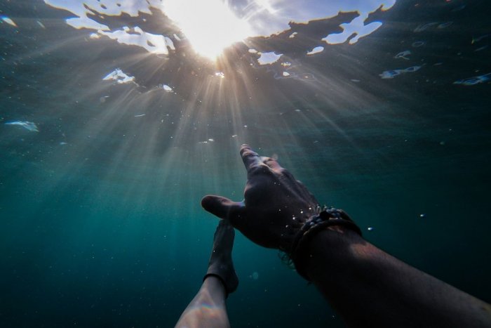 Ilustračný obrázok k článku HNUS a hrôza na dovolenke: Vodu zamorili SPLAŠKY, nastala hromadná OTRAVA ľudí