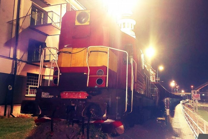 Ilustračný obrázok k článku NEHODA vlaku na nábreží Dunaja! PRERAZIL zábranu a zastavil mimo koľajníc, FOTO