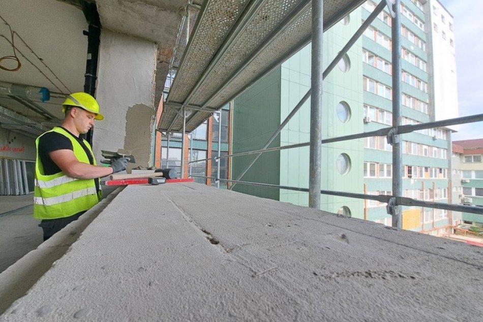 Ilustračný obrázok k článku Niekde zistili nedostatky v statike: FOTOZÁBERY z rekonštrukcie popradskej nemocnice