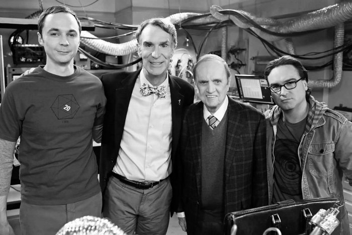 Ilustračný obrázok k článku Milovníci sitkomov smútia: Zomrel obľúbený herec! Hviezdil aj v Teórii veľkého tresku