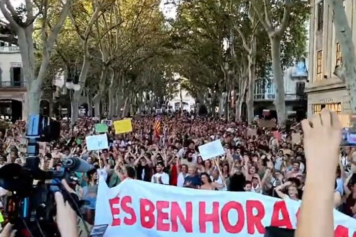 Ilustračný obrázok k článku Váš luxus, naša bieda! Masové PROTESTY v dovolenkovom raji: Do ulíc vyšli TISÍCE ľudí