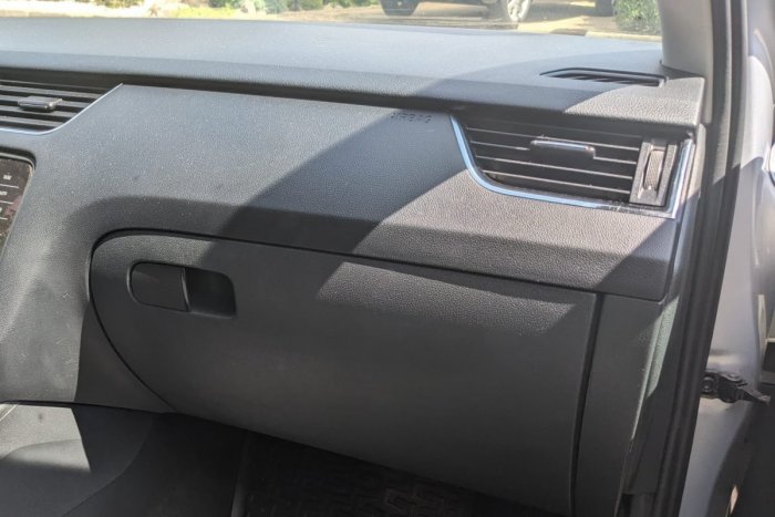 Ilustračný obrázok k článku Nie všetci o tom vedia: Vďaka skrinke v aute môžete počas horúčav zvýšiť komfort cestovania