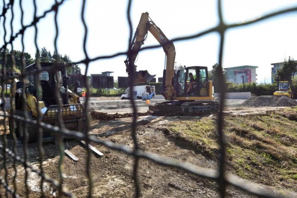 Ilustračný obrázok k článku V Bystrici začali stavať NOVÉ ihriská: Na svoje si prídu skejteri aj hokejbalisti, FOTO