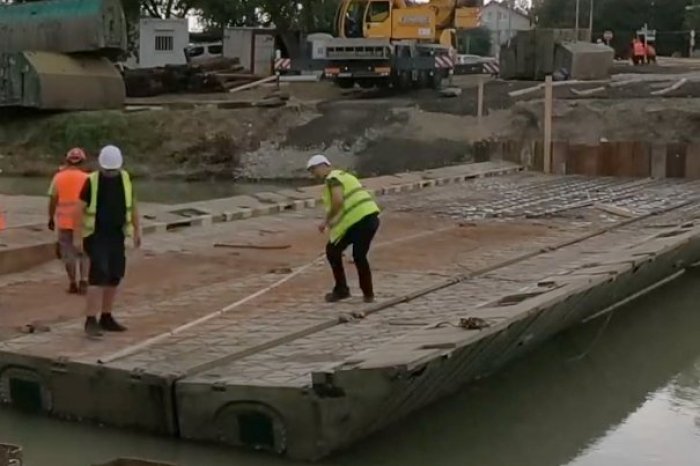 Ilustračný obrázok k článku Práce pokračujú: Čoskoro osadia celé dočasné premostenie na Hradskej