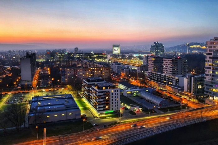 Ilustračný obrázok k článku Bratislavčania, nebuďte dlho vonku a NEVETRAJTE, mesto zaplavil prízemný ozón