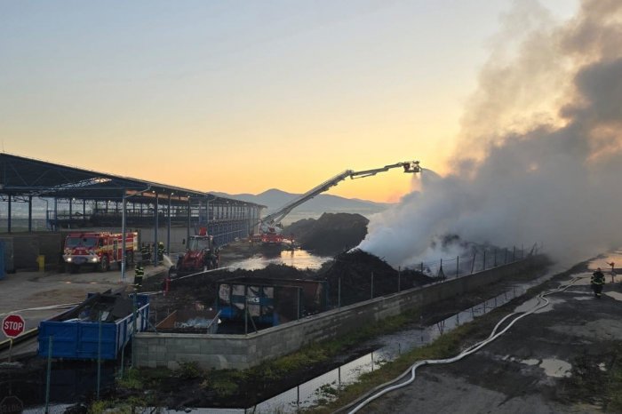 Ilustračný obrázok k článku POŽIAR v kompostárni: V Krškanoch zasahujú HASIČI