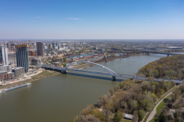 Ilustračný obrázok k článku Vodiči, POZOR na obmedzenia! Začala sa rekonštrukcia križovatky pri moste Apollo