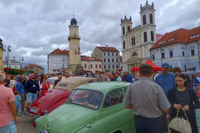Ilustračný obrázok k článku UNIKÁTNY zážitok v centre mesta: Námestie zaplní vyše 100 áut JEDNEJ značky