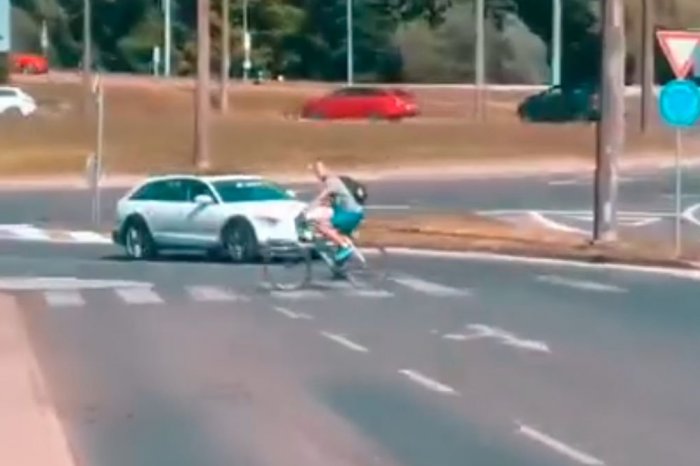 Ilustračný obrázok k článku Čo robia tí cyklisti na priechode!? VIDEO policajtov ukázalo, ako IGNORUJÚ pravidlá