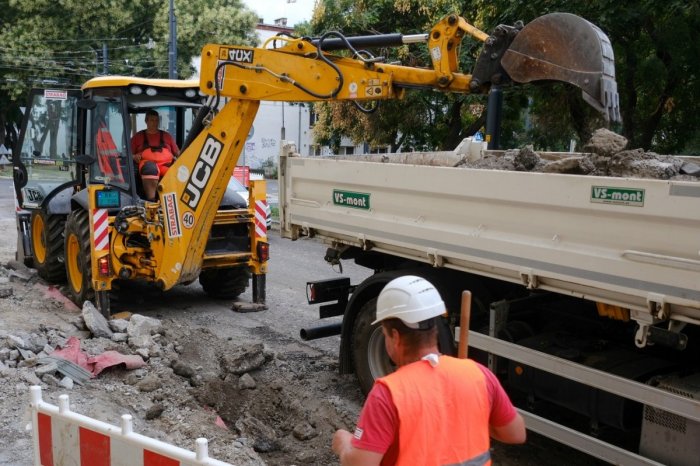 Ilustračný obrázok k článku OBMEDZENIA na viacerých miestach v Bratislave: Odkloniť museli aj MHD