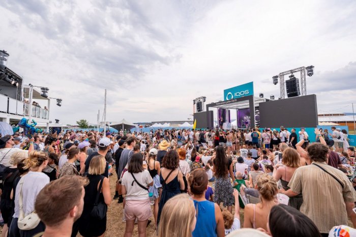 Ilustračný obrázok k článku Čo prinesie IQOS Zóna na LOVESTREAM?  Veľa hudby, koncert ADONXSa, stand-up Simony, ochutnávku i eko kvíz