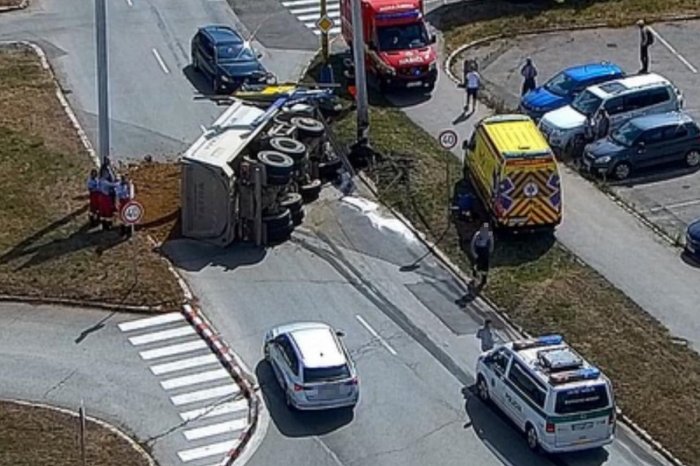 Ilustračný obrázok k článku Polícia pátra po vodičovi vozidla, pre ktorého sa v Košiciach PREVRÁTIL nákladiak