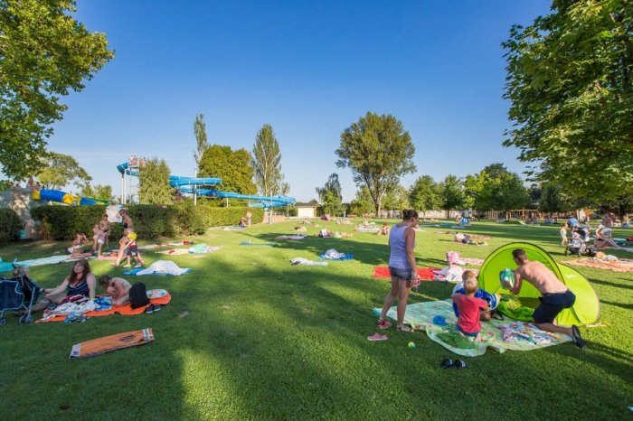 Ilustračný obrázok k článku HORÚČAVY pokračujú! Na kúpalisko vás ZADARMO odvezie BUS!