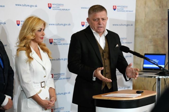 Ilustračný obrázok k článku Šimkovičová je pod ZVÝŠENOU ochranou, Fico za ňou stojí: Varuje pred ďalším ATENTÁTOM