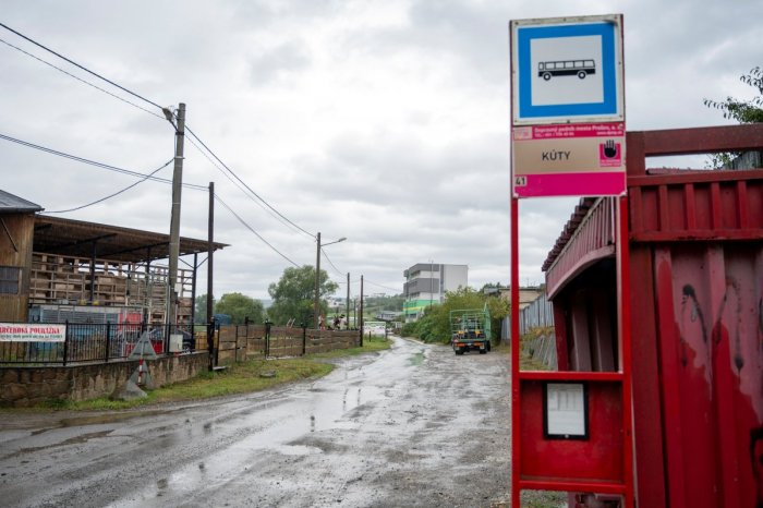 Ilustračný obrázok k článku Na Kútoch budú asfaltovať cestu: Vodiči i miestni musia na mieste počítať s uzávierkou