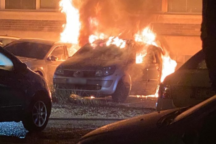 Ilustračný obrázok k článku Nočný POŽIAR v Ružinove: Plamene ZNIČILI dve autá! FOTO
