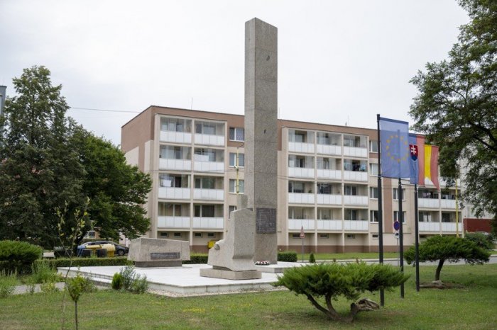 Ilustračný obrázok k článku Hanušovce nad Topľou zasiahlo SNP intenzívne: Obec hrala počas vojny významnú rolu, FOTO