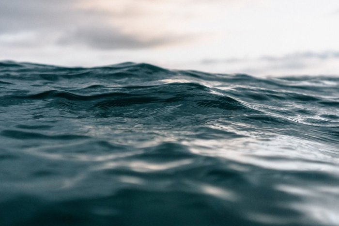 Ilustračný obrázok k článku Dramatické okamihy na Šírave: Keď to Peter zbadal, vydal sa na vodnom skútri na pomoc!