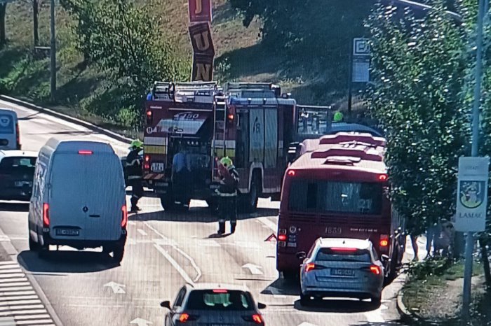 Ilustračný obrázok k článku DRÁMA v Lamači: Do zastávky MHD vpálilo auto!