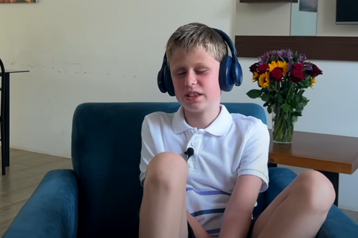 Ilustračný obrázok k článku Iné deti sa hrajú, on opisuje budúcnosť: Slepý „Chlapec Vanga“ varuje svet pred SEPTEMBROM