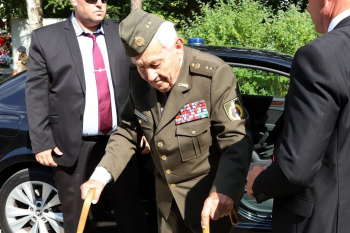 Ilustračný obrázok k článku HYENIZMUS počas osláv SNP: VYKRADLI dom vojnového VETERÁNA Vladimíra Strmeňa