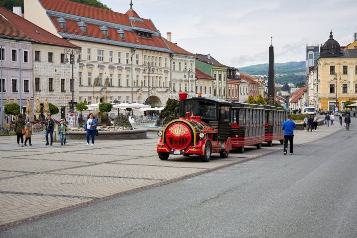 Ilustračný obrázok k článku Obľúbený TURISTICKÝ vláčik premáva aj v septembri: KEDY vás odvezie historickým centrom?