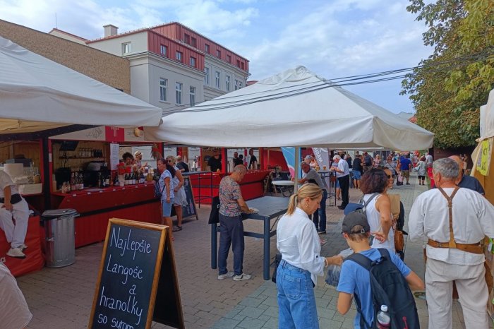 Ilustračný obrázok k článku TOP 25 akcií týždňa: Bystričanov čaká BURZA, hity Beatles aj obľúbené TRHY