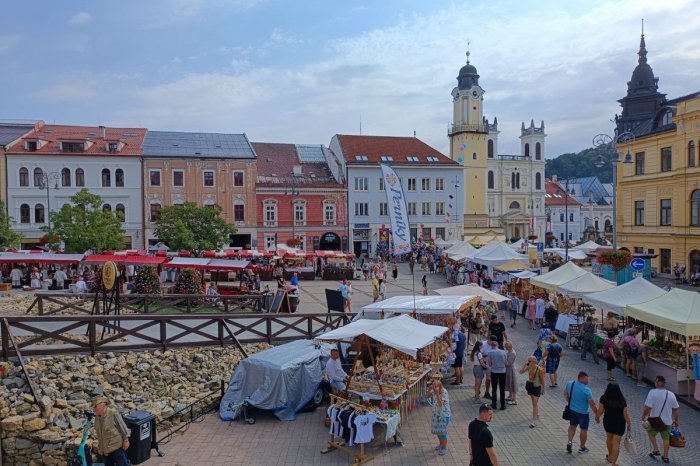 Ilustračný obrázok k článku Kam cez VÍKEND v Bystrici? Tešiť sa môžete na HITY Beatles aj FARMÁRSKE trhy