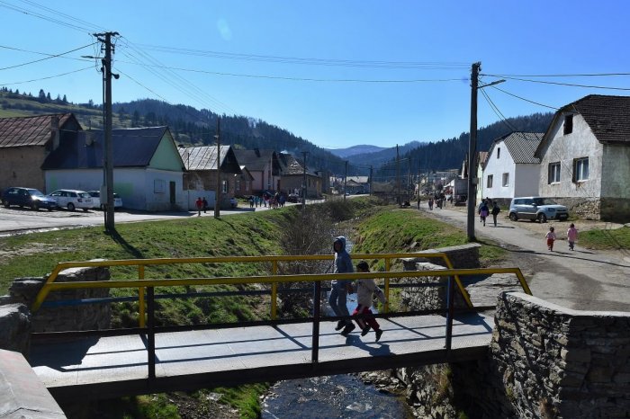 Ilustračný obrázok k článku V laviciach základnej školy sedia TEHOTNÉ: V Lomničke majú problém s gravidnými žiačkami