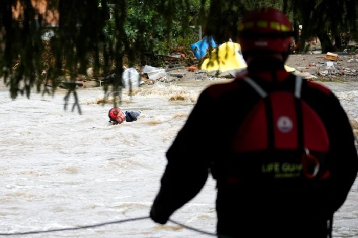 Ilustračný obrázok k článku ŠIALENSTVO! Odmietali evakuáciu, uprednostnili doma REZNE a BURČIAK: Potom volali o pomoc!