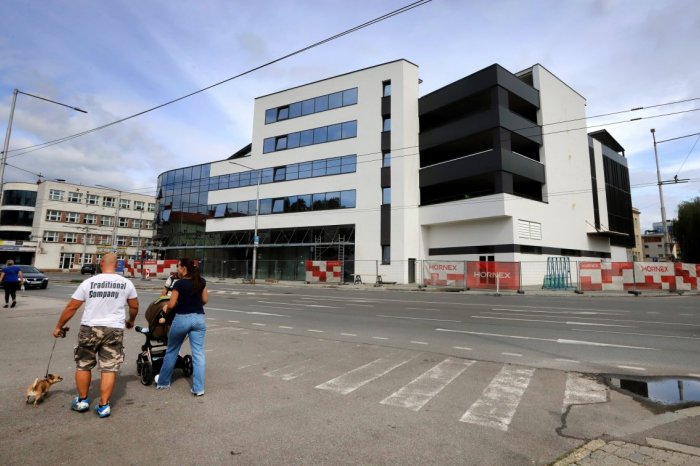 Ilustračný obrázok k článku OTVORENIE parkovacieho domu sa blíži: Pozrite si AKTUÁLNE zábery zo stavby, FOTO