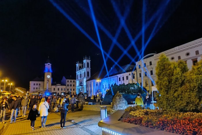 Ilustračný obrázok k článku TIPY na prvý októbrový VÍKEND: Zažijeme jedinečnú hru SVETLA aj šou známych RAPEROV