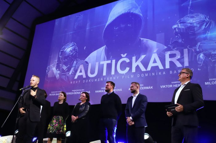 Ilustračný obrázok k článku Level Hollywood: Mladý Slovák v spolupráci s HBO natočil film o slovenskej autičkárskej mafii!