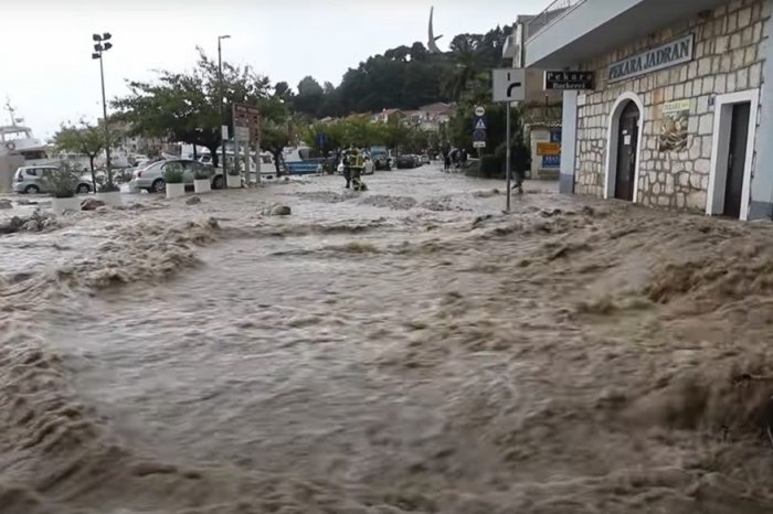 Ilustračný obrázok k článku VIDEO: Chorvátsko zasiahli výdatné lejaky, Podgorou sa prehnala NIČIVÁ povodeň