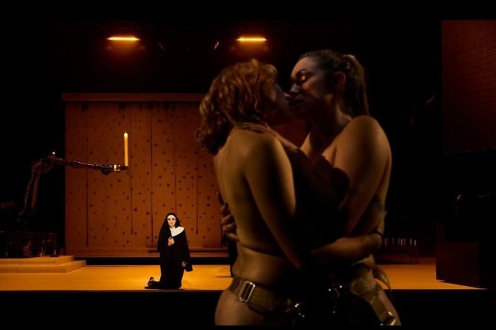 Ilustračný obrázok k článku Nahé MNÍŠKY, sexuálne scény a krv: 18 divákov v OPERE muselo vyhľadať lekársku pomoc!