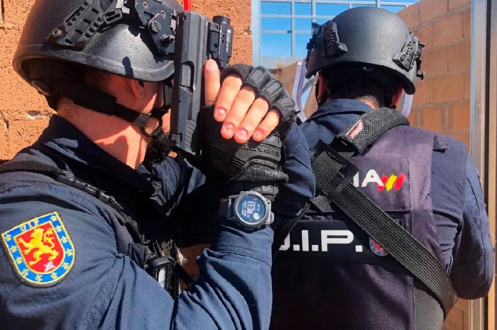 Ilustračný obrázok k článku OHAVNÝ prípad: Otčim ZNÁSILŇOVAL dievčatko, kým bola matka v práci! Otehotnelo ako 10-ročné