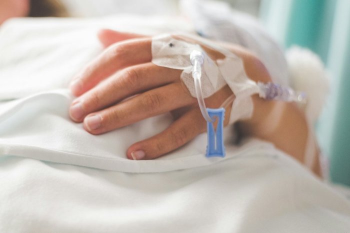 Ilustračný obrázok k článku OBLUDNÁ chyba: Zdravotnícka inštitúcia poslala 500 žijúcim ľuďom správu o ich SMRTI