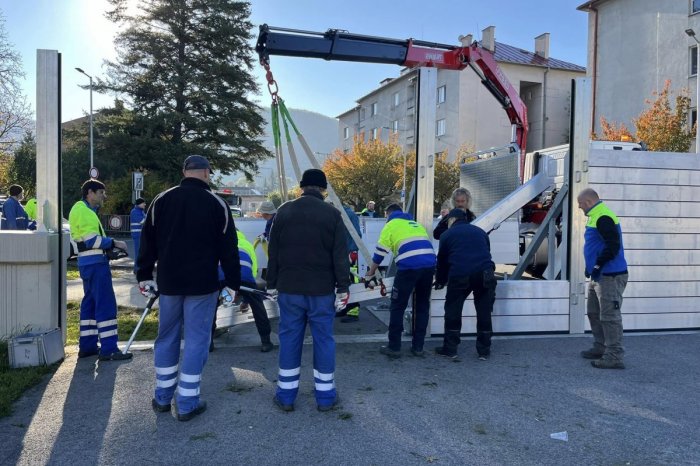 Ilustračný obrázok k článku Bystricu čaká SKÚŠKA mobilného PROTIPOVODŇOVÉHO hradenia: OBMEDZÍ vodičov aj chodcov