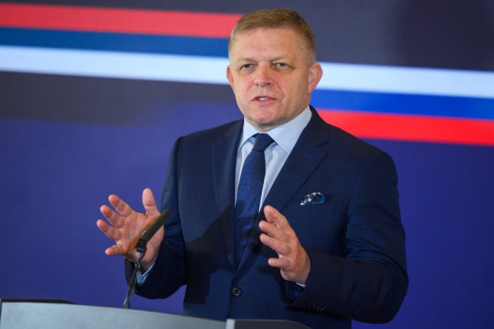 Ilustračný obrázok k článku Fico prezradil ŠOKUJÚCU novinku: Ďalší pokus o ATENTÁT? Chytili OZBROJENÉHO muža