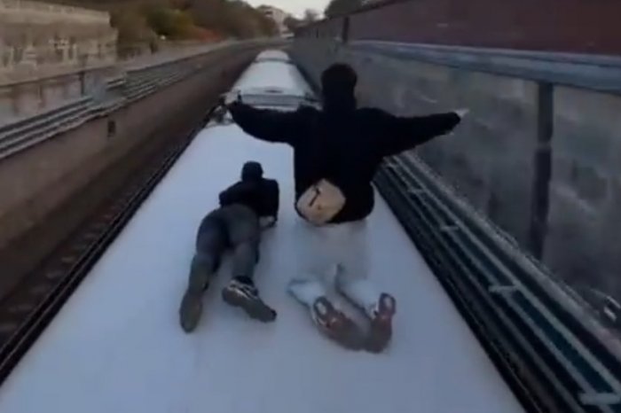 Ilustračný obrázok k článku TRAGICKÁ správa: ZOMREL aj druhý mladík (†18), ktorý sa zranil pri jazde na streche metra