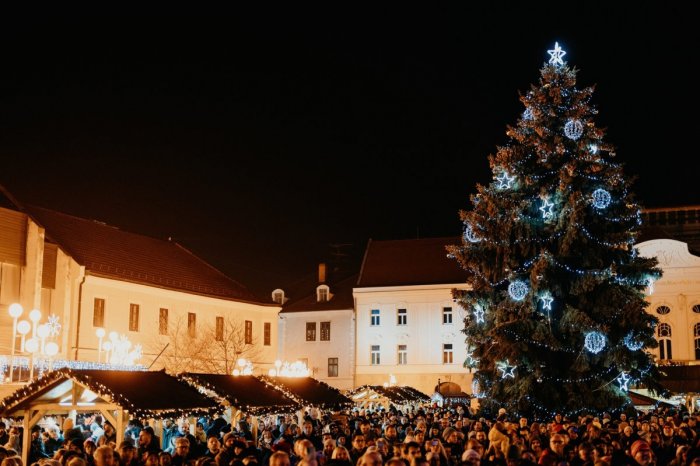 Ilustračný obrázok k článku Vieme, KEDY odštartuje Advent v Trnave: Námestie bude zdobiť 15-METROVÁ jedľa