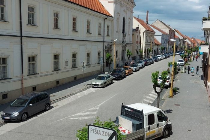 Ilustračný obrázok k článku Na Štefánikovej nás čakajú dopravné OBMEDZENIA: Skončia až pred VIANOCAMI