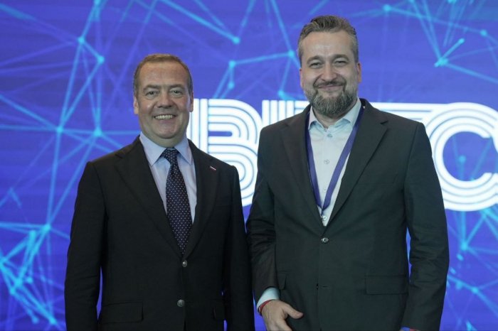 Ilustračný obrázok k článku Blaha sa v Rusku stretol sa s Medvedevom: Vraj sa rozprávali o MIERI, tvrdí