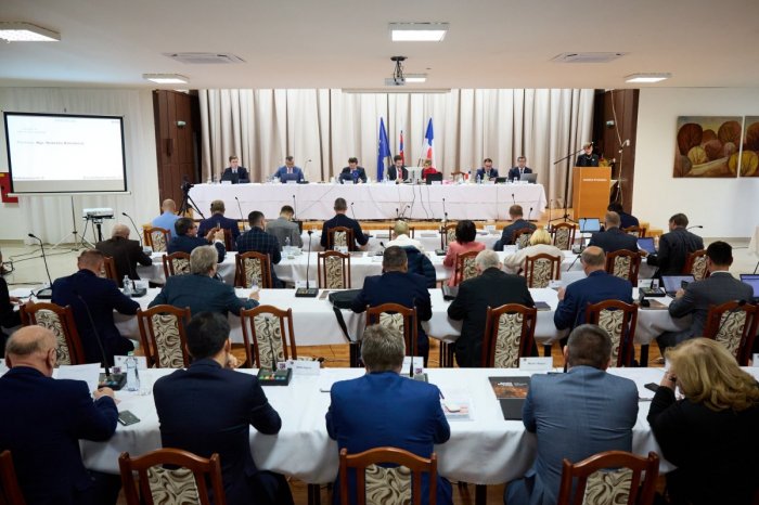 Ilustračný obrázok k článku BBSK má ROZPOČET na rok 2025: Poslanci schválili aj balík KONSOLIDAČNÝCH opatrení