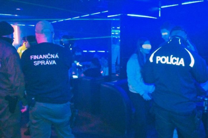 Ilustračný obrázok k článku Policajná RAZIA v podnikoch: Nepríjemné zistenie, KOĽKO detí bolo pod vplyvom? FOTO